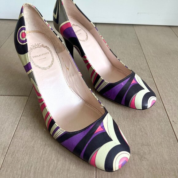 Emilio Pucci Pattern Heels - Picture 2 of 14